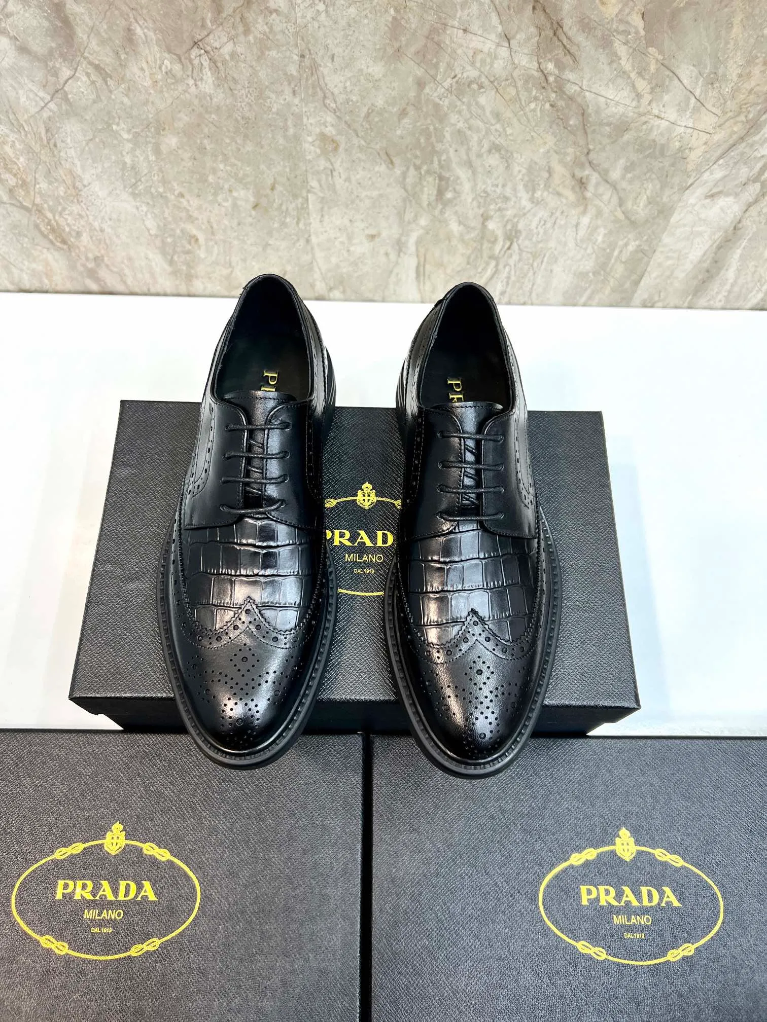 Original order quality: P580 Brand: PRADA (Prada) Standard code: Men's size 38/44 (45 can be customized) Grade: Same style as the official website High-quality men's shoes Material: Original cowhide Water-dyed cowhide lining Rubber outsole Style categories: Men's fashionable formal leather shoes Slip-on men's shoes series Young fashion European and American trends British style Top luxury Color: Actual picture